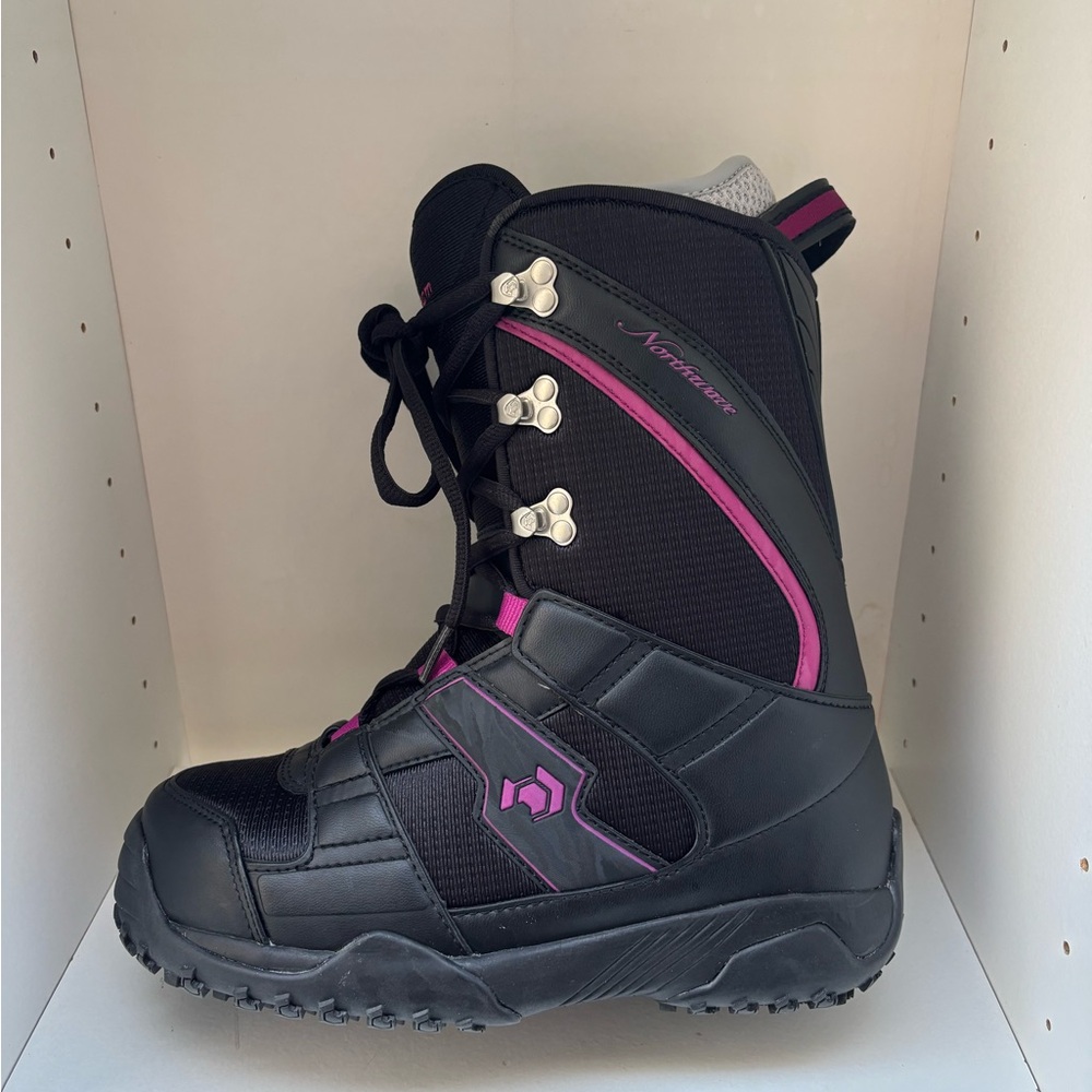 $250 Northwave Freedom Linered Snowboard Boots women 5-6.5 New snow board black